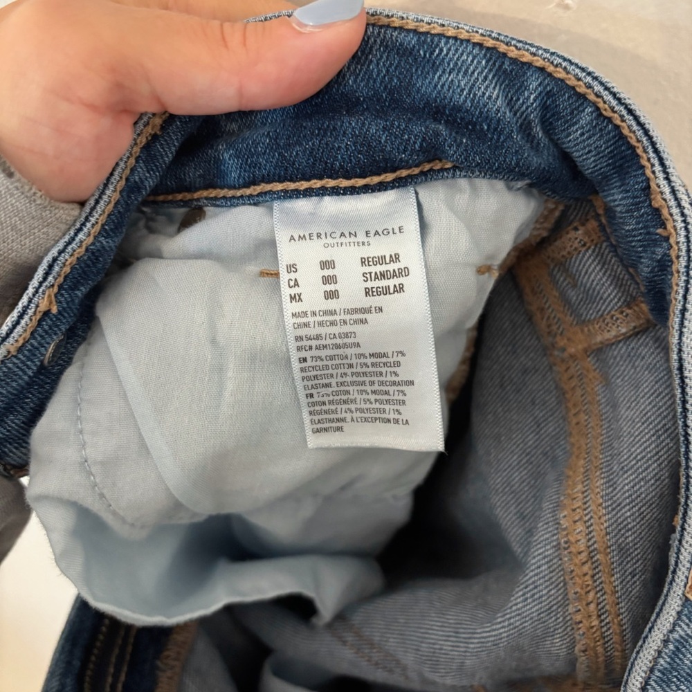 American Eagle Outfitters - Highest Rise Mom Jean - Size 000 - Picture 5 of 11